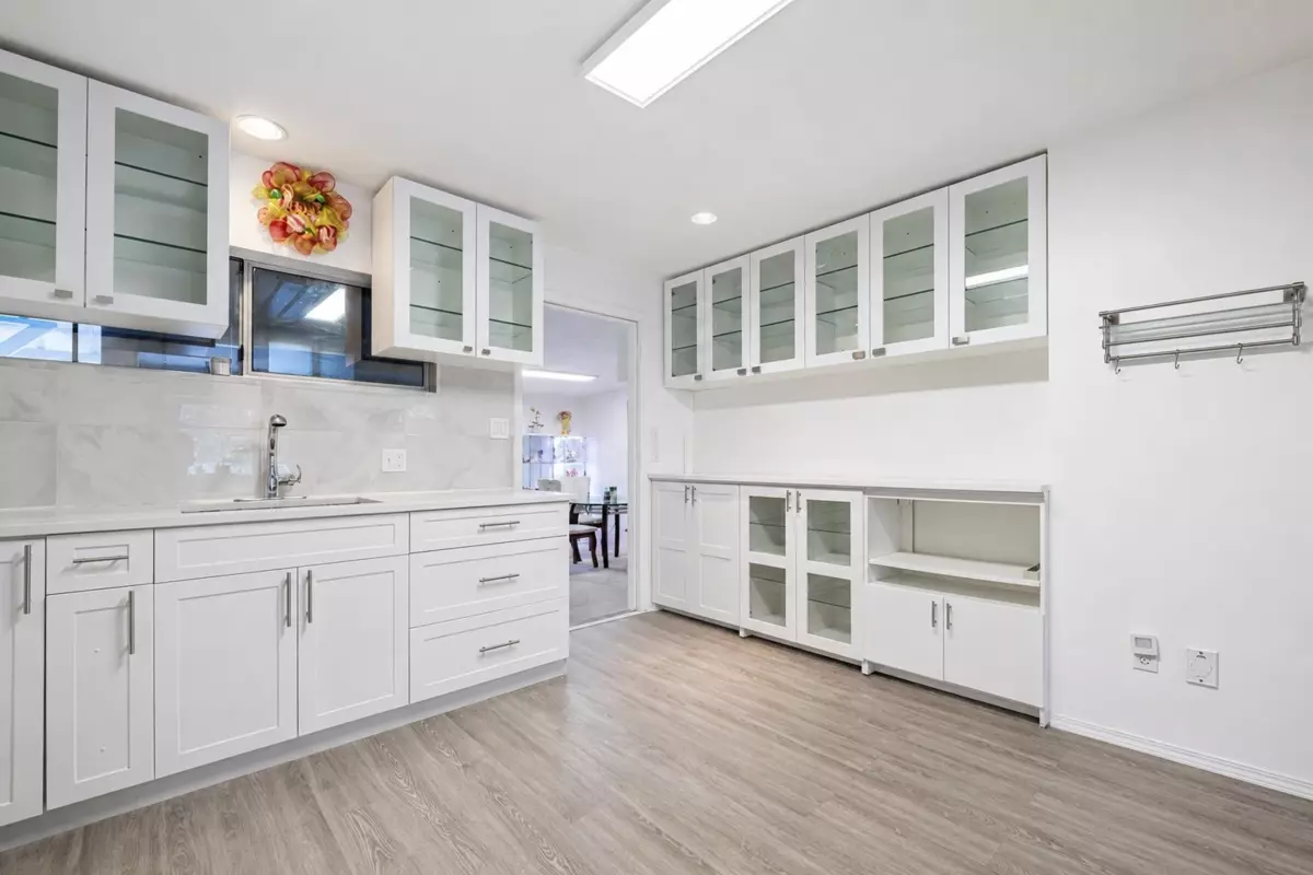 Family Room Photo of 3335 Dieppe Drive, Vancouver, BC