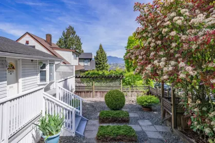 Entry Foyer Photo of 3335 Dieppe Drive, Vancouver, BC