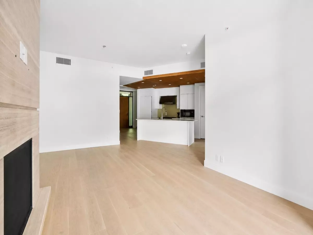 Living Room Photo of 405 6687 Nelson Avenue, West Vancouver, BC