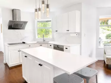 Kitchen Island Photo of 40735 Thunderbird Ridge, Squamish, BC