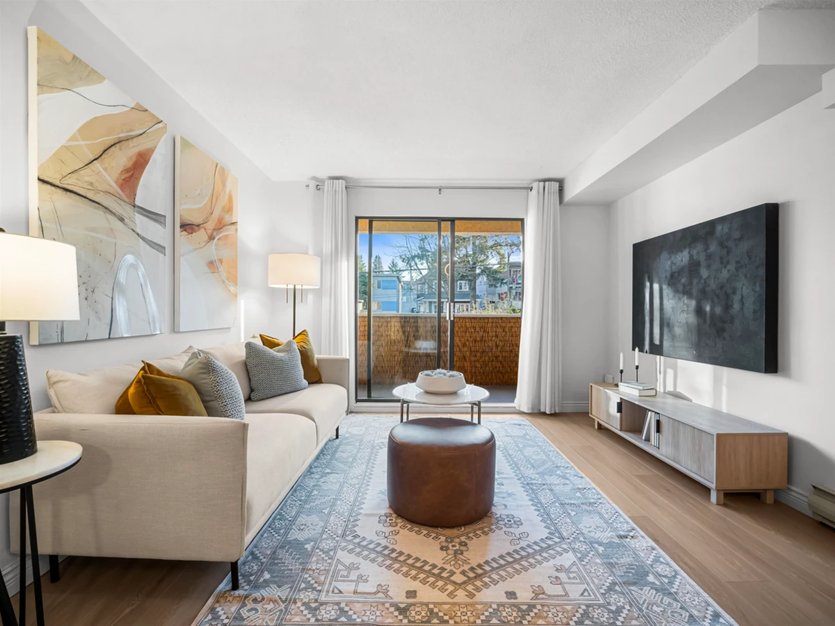 Family Room Photo of 313 975 E Broadway, Vancouver, BC