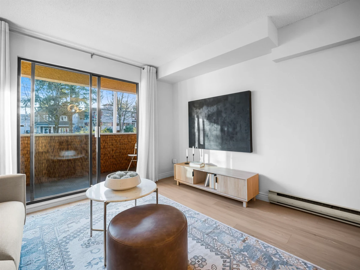 Living Room Photo of 313 975 E Broadway, Vancouver, BC