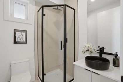 Primary Bathroom Photo of 2436 E 20th Avenue, Vancouver, BC