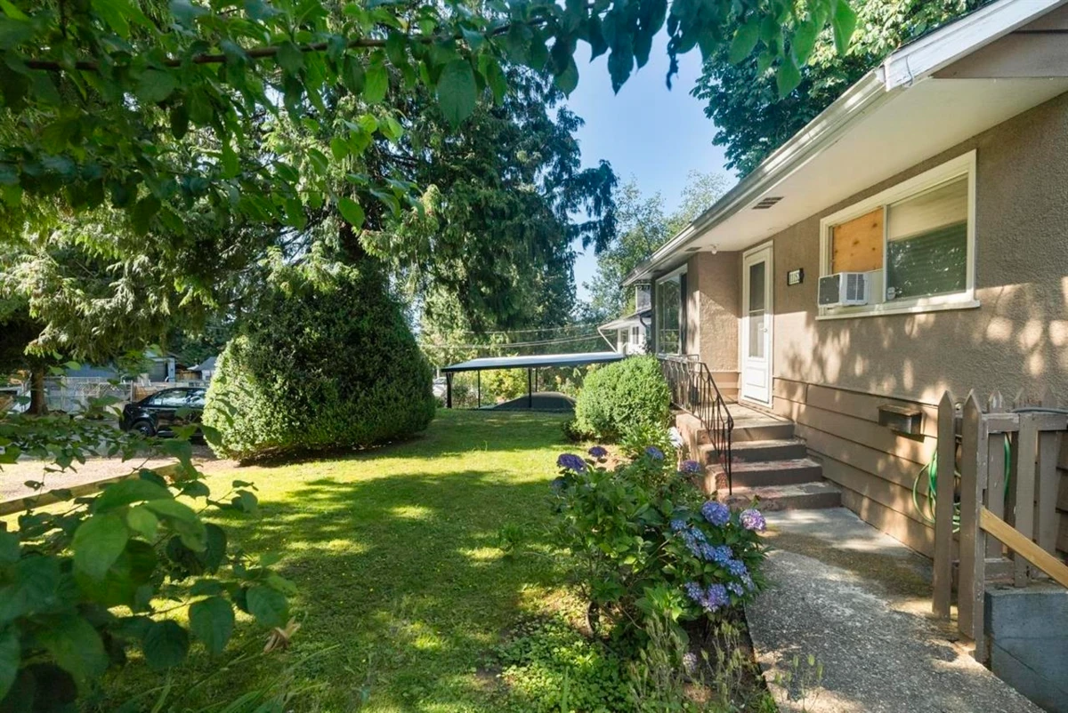 Living Room Photo of 11152 131a Street, Surrey, BC