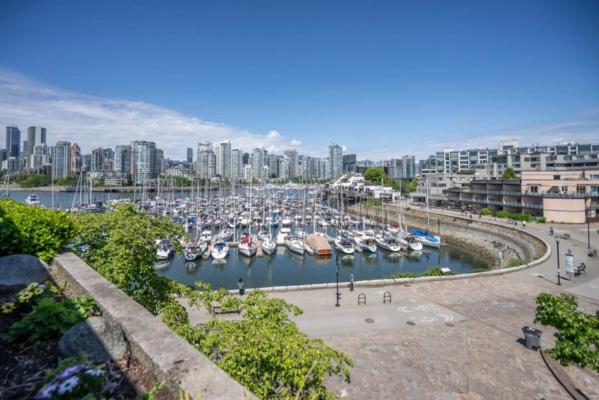 Exterior Rear Photo of 313 674 Leg In Boot Square, Vancouver, BC