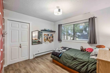 Guest Bathroom Photo of 19782 150 Avenue, Pitt Meadows, BC