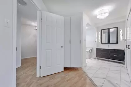 Primary Bathroom Photo of 103 22241 Selkirk Avenue, Maple Ridge, BC