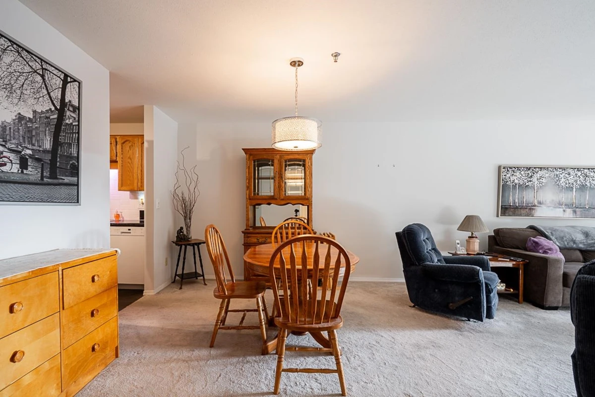 Living Room Photo of 219 33535 King Road, Abbotsford, BC