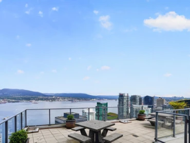 Front Yard Photo of 801 1189 Melville Street, Vancouver, BC