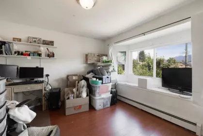 Kitchen Island Photo of 2613 Parker Street, Vancouver, BC