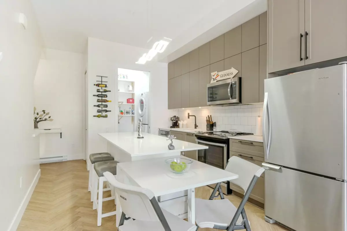Dining Area Photo of 106 17578 57a Avenue, Surrey, BC