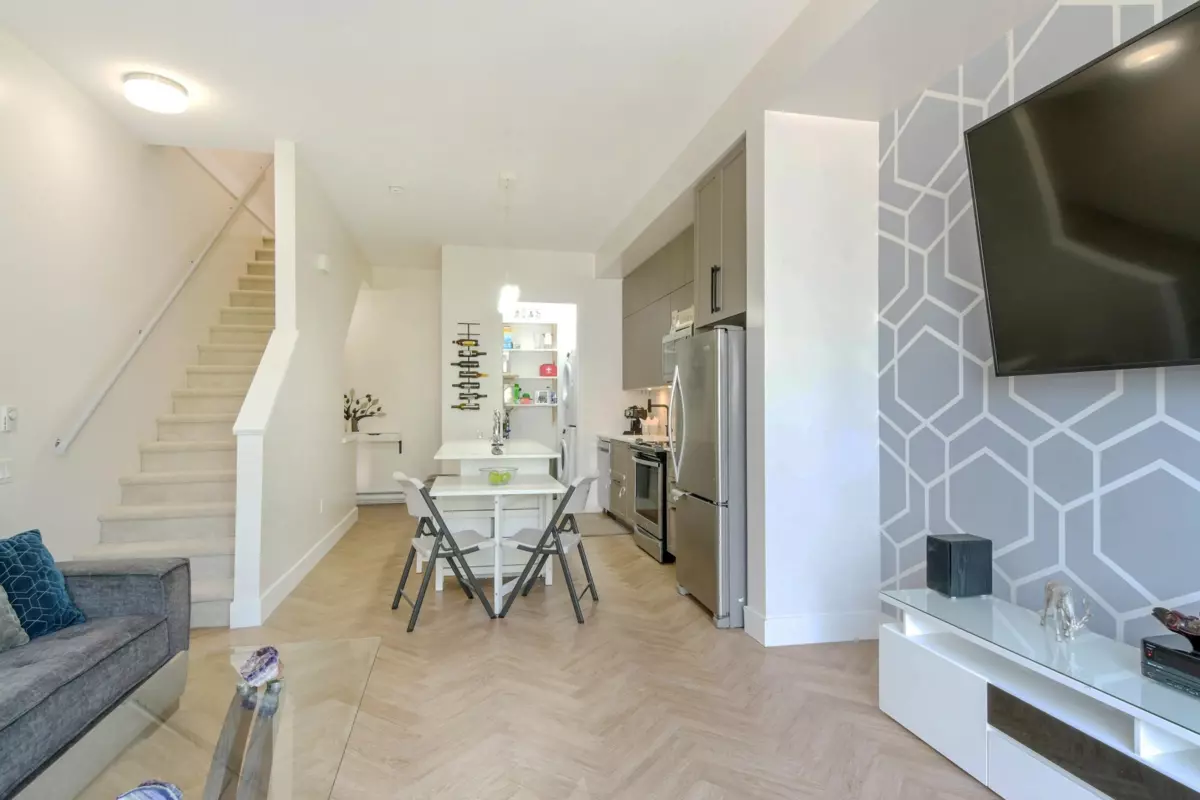 Family Room Photo of 106 17578 57a Avenue, Surrey, BC