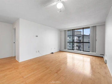 1605 145 St. Georges Avenue, North Vancouver, BC, North Vancouver — Apartment/Condo for sale