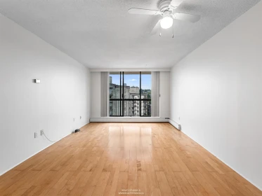 1605 145 St. Georges Avenue, North Vancouver, BC, North Vancouver — Apartment/Condo for sale