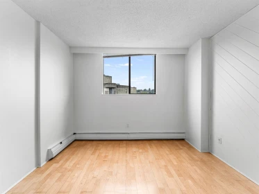 Hallway Photo of 1605 145 St. Georges Avenue, North Vancouver, BC