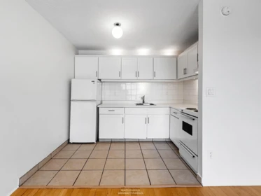 Walk-In Closet Photo of 1605 145 St. Georges Avenue, North Vancouver, BC