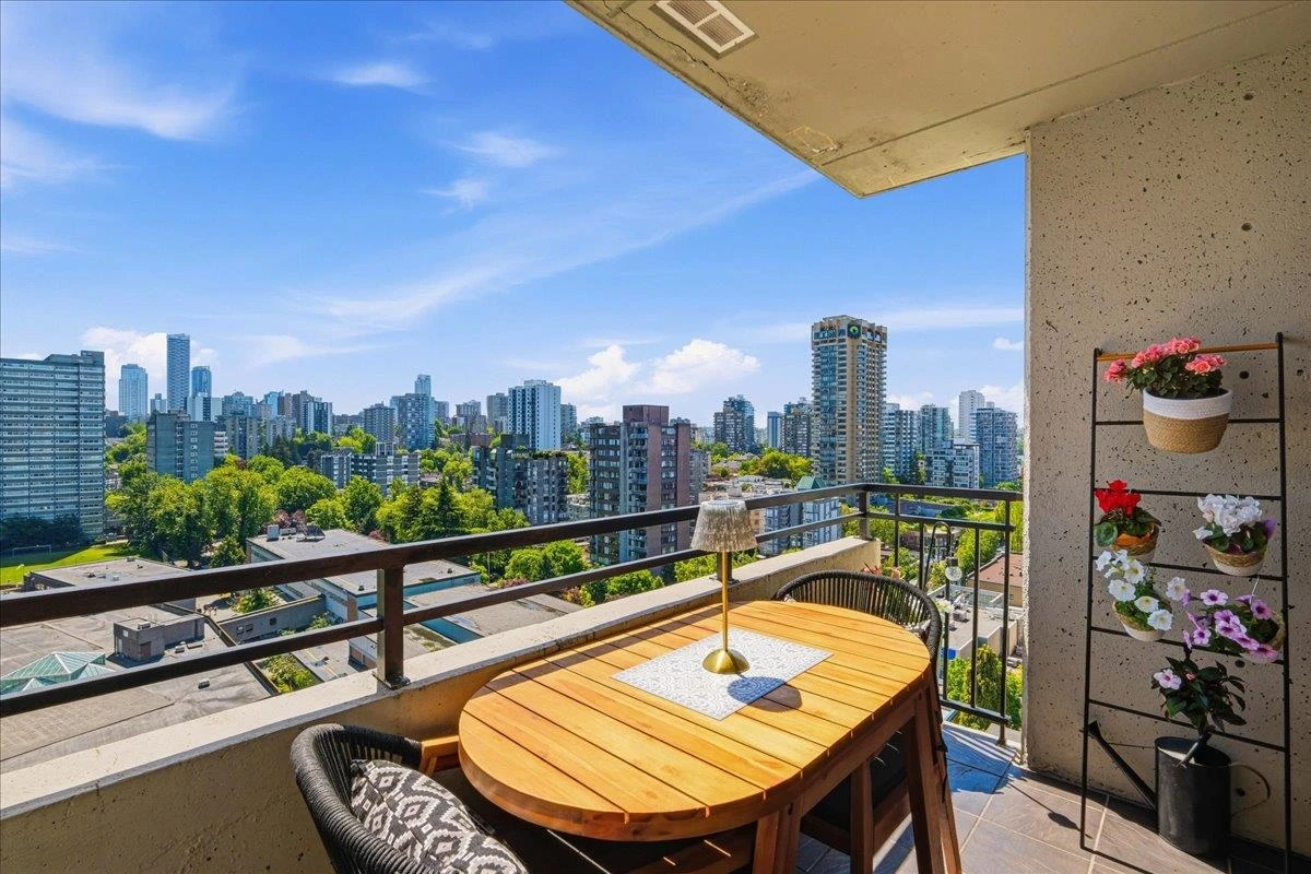 Family Room Photo of 1503 1816 Haro Street, Vancouver, BC