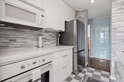Primary Bathroom Photo of 1503 1816 Haro Street, Vancouver, BC