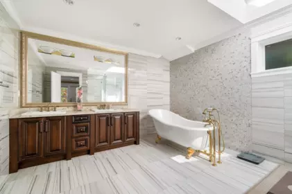 Guest Bathroom Photo of 5420 Elwyn Drive, Burnaby, BC