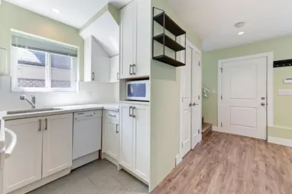 Hallway Photo of 2744 W 10th Avenue, Vancouver, BC