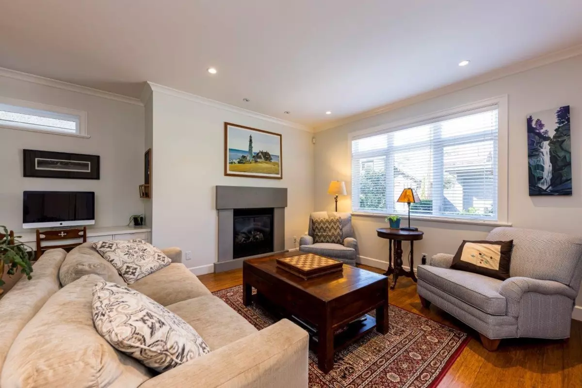 Dining Area Photo of 1426 Draycott Road, North Vancouver, BC