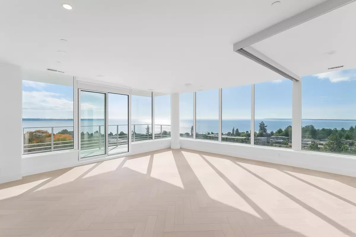 Family Room Photo of 705 1342 Johnston Road, White Rock, BC