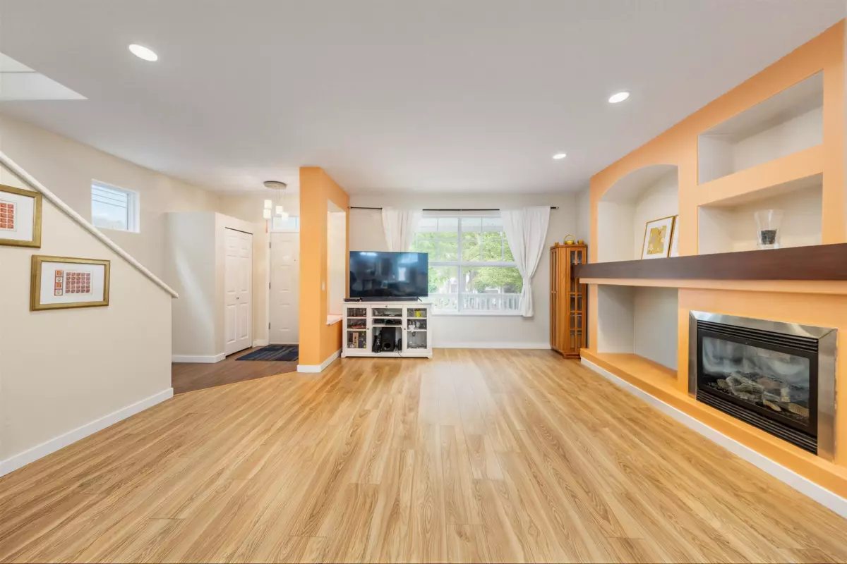 Dining Area Photo of 15186 61a Avenue, Surrey, BC
