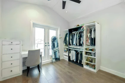 Powder Room Photo of 520 Ewen Avenue, New Westminster, BC