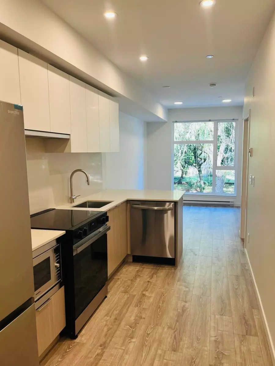 Family Room Photo of E215 10829 140 Street, Surrey, BC