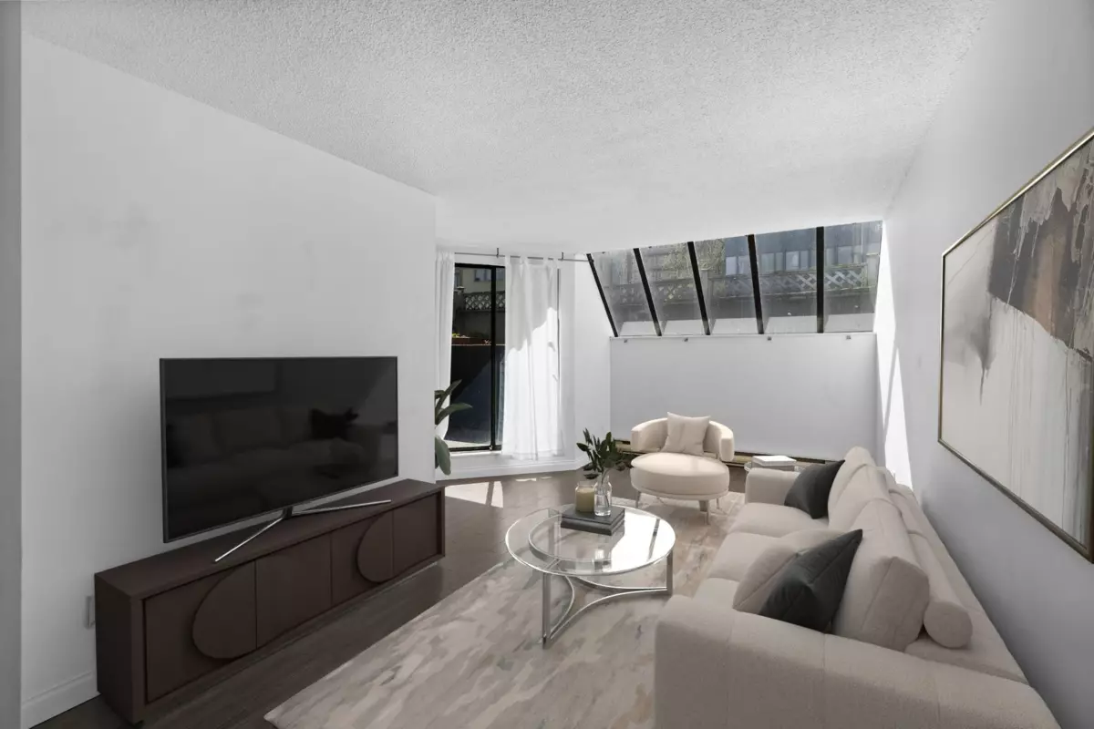 Living Room Photo of 207 1270 Robson Street, Vancouver, BC
