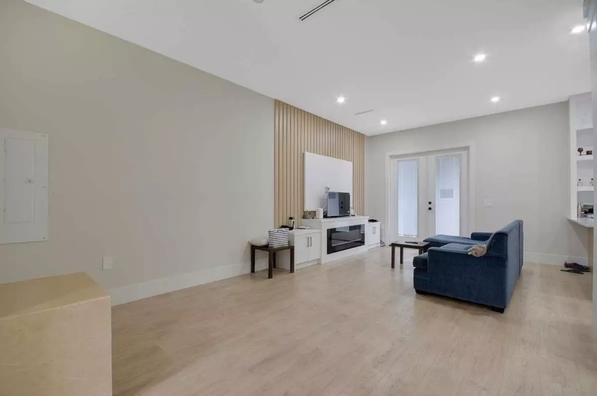 Living Room Photo of 19121 67 Avenue, Surrey, BC