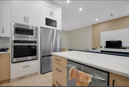 Kitchen Photo of 19121 67 Avenue, Surrey, BC