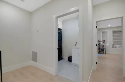 Laundry Room Photo of 19121 67 Avenue, Surrey, BC