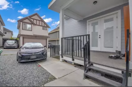 Mudroom Photo of 19121 67 Avenue, Surrey, BC