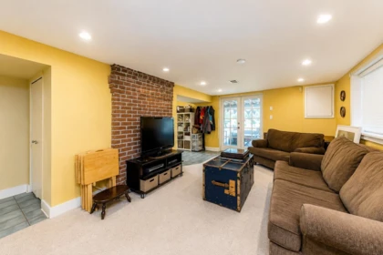 Basement Recreation Room Photo of 364 E 14th Street, North Vancouver, BC