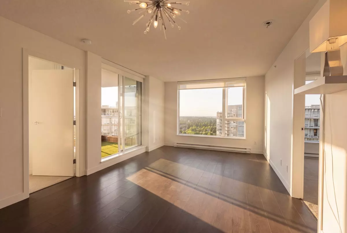 Living Room Photo of 4206 13696 100 Avenue, Surrey, BC