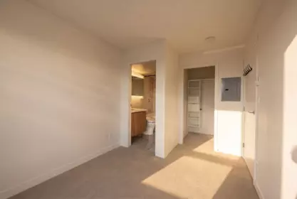 Walk-In Closet Photo of 4206 13696 100 Avenue, Surrey, BC