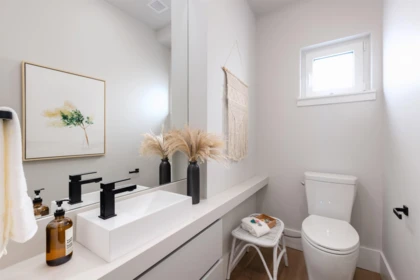 Primary Bathroom Photo of 1341 E 21st Avenue, Vancouver, BC