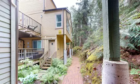 Breakfast Nook Photo of 4 2235 Sapporo Drive, Whistler, BC