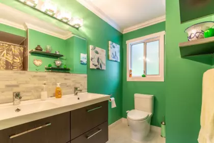 Hallway Photo of 33039 Malahat Place, Abbotsford, BC