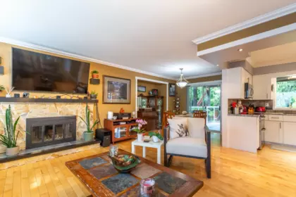 Kitchen Island Photo of 33039 Malahat Place, Abbotsford, BC