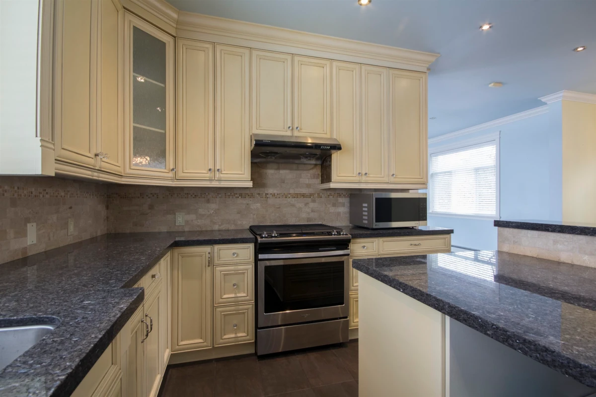 Family Room Photo of 12136 100a Avenue, Surrey, BC