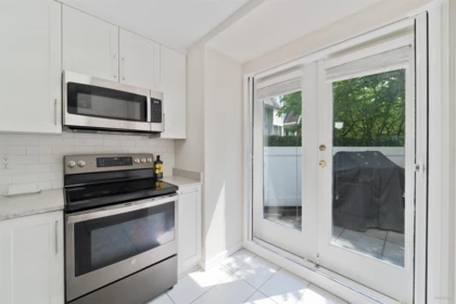 Breakfast Nook Photo of 71 6588 Southoaks Crescent, Burnaby, BC