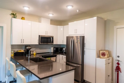 Kitchen Island Photo of 415 15351 101 Avenue, Surrey, BC