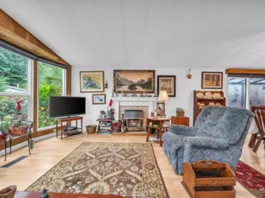 Breakfast Nook Photo of 515 Tyee Court, West Vancouver, BC