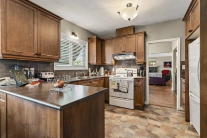 Kitchen Island Photo of 9758 Linwood Street, Chilliwack, BC
