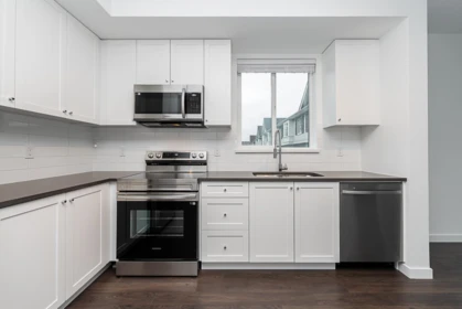 Primary Bathroom Photo of 214 15738 85 Avenue, Surrey, BC