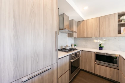 601 8800 Hazelbridge Way, Richmond, BC, Richmond — Apartment/Condo for sale