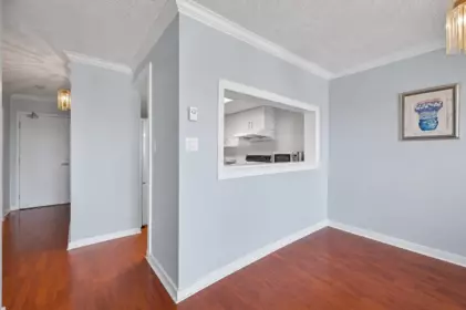 Kitchen Photo of 1701 14881 103a Avenue, Surrey, BC