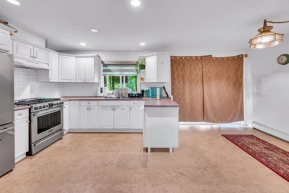 18136 Claytonwood Crescent, Surrey, BC, Surrey — Single Family Residence for sale